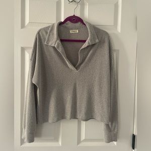 Ribbed grey collared top
